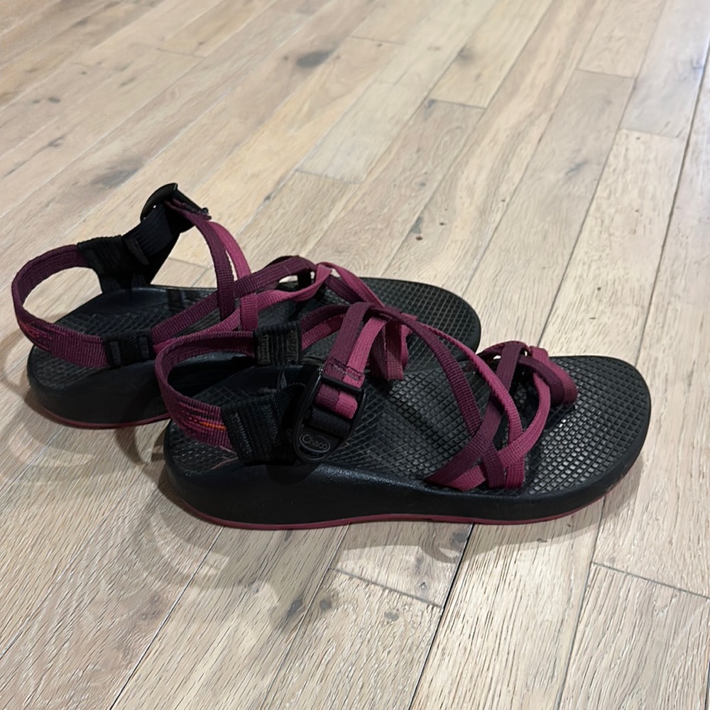 EUC Chaco sandals - Picture 4 of 5